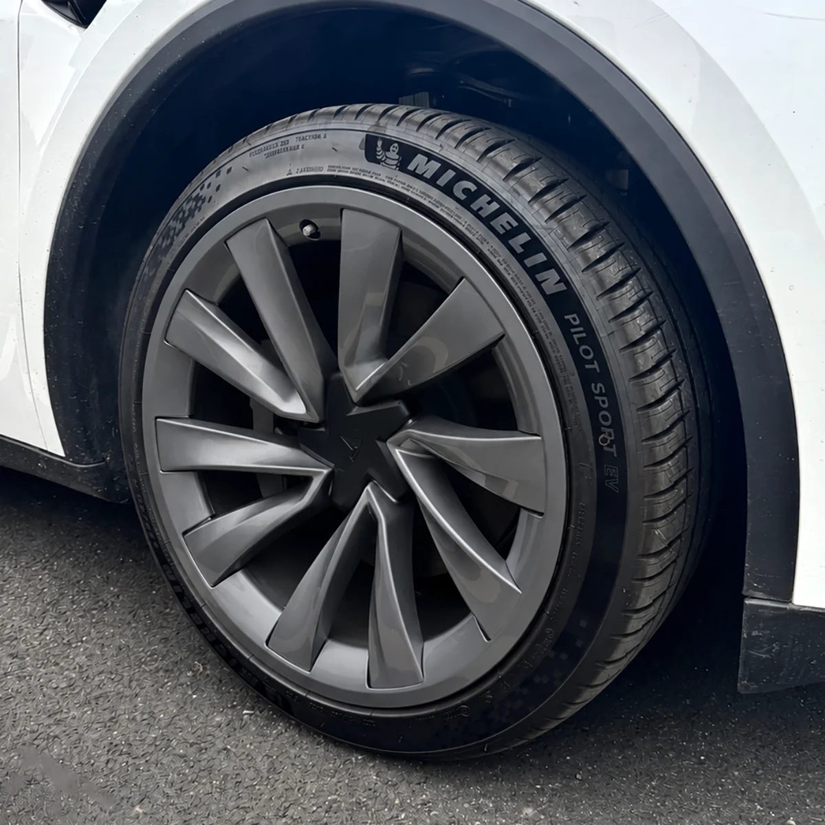 20" Helix Wheel Edge Cover - Dark Grey ~ Model Y (2026) - Image 2